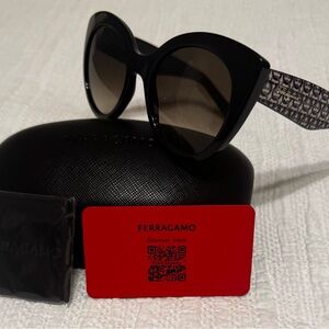 Salvatore Ferragamo Cat Eye Sunglasses - SF964S 003